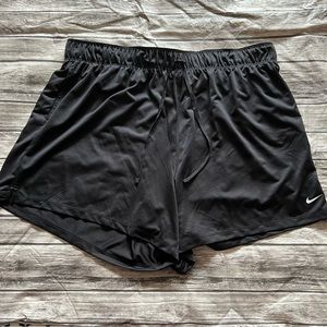 NIKE Dri-Fit women black 1X shorts   NWT